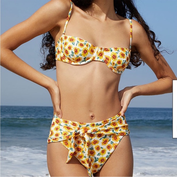 WeWoreWhat NWT Sunflower Bikini Set size M top and S bottom - Picture 4 of 5